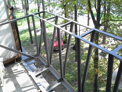 этап работы по расширению балкона в Запорожье