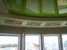 натяжной потолок зеленого цвета